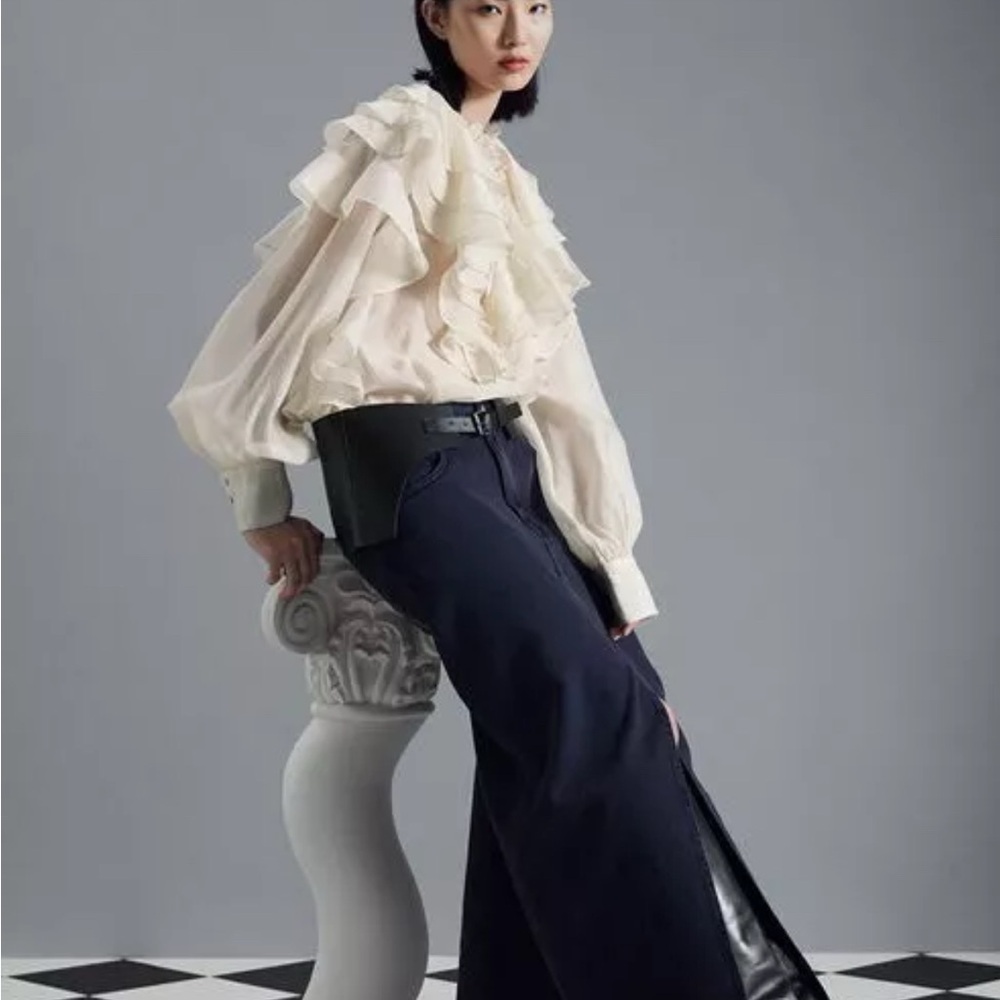 Mulla Ivory Ruffle Icing on the Cake blouse. Medium